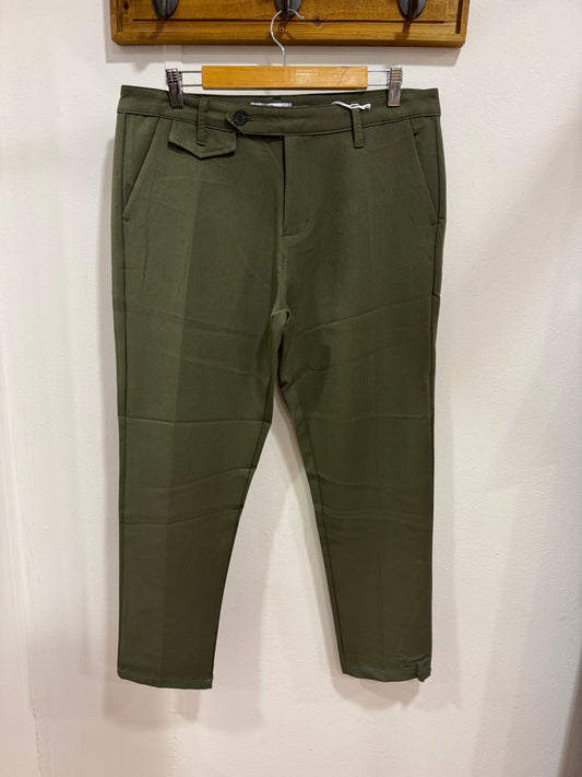 Pantalone slim fit verde militare