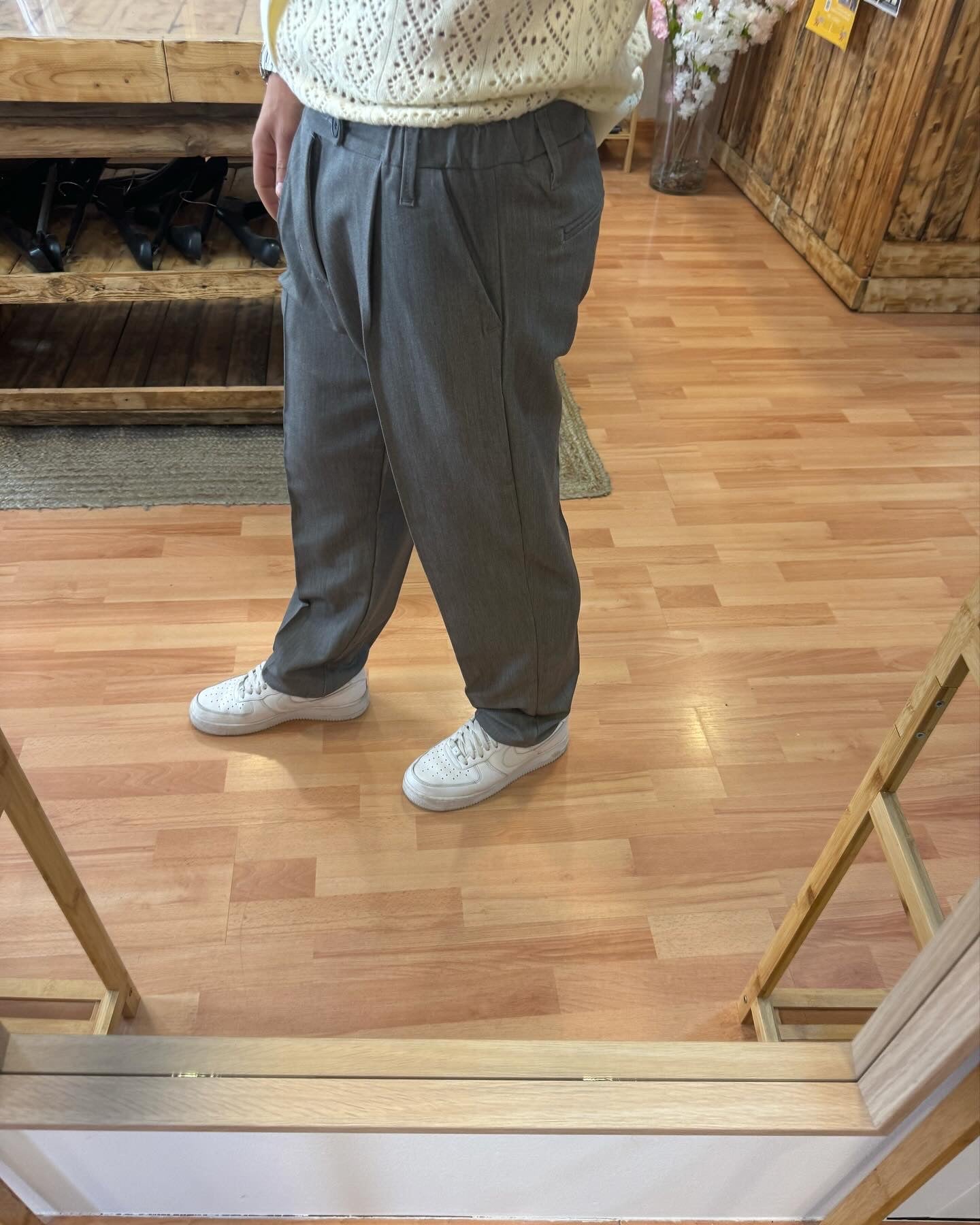 Pantalone fondo ampio grigio